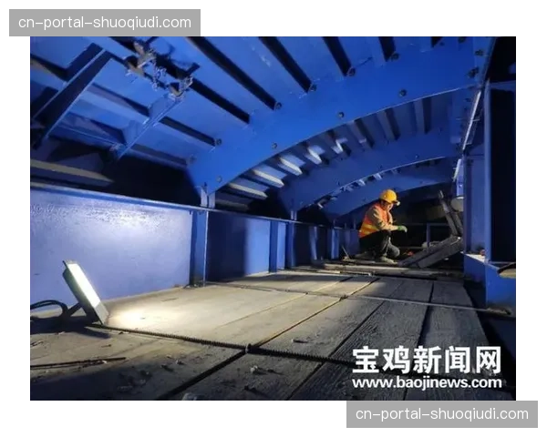 比赛因照明系统故障中断半小时，工作人员紧急检修后恢复